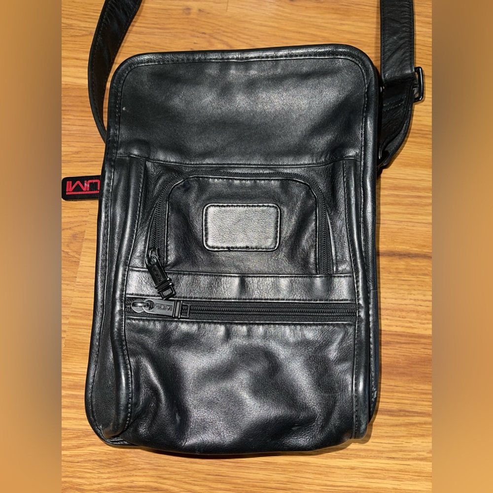 Vintage ❤️TUMI❤️ Tech Leather Crossbody Black Travel Bag